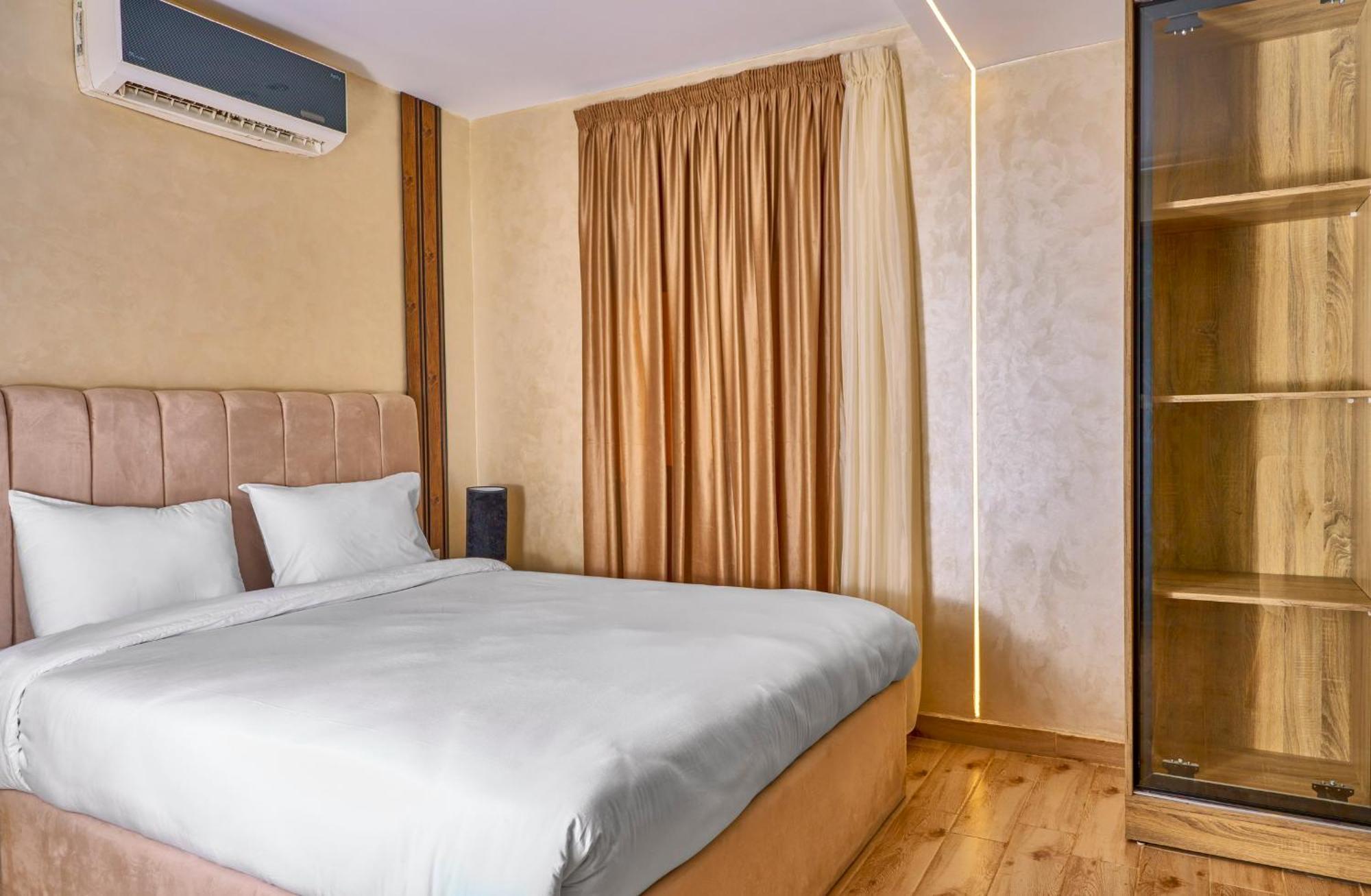Cleopatra Tower Pyramids View Hotel 3*