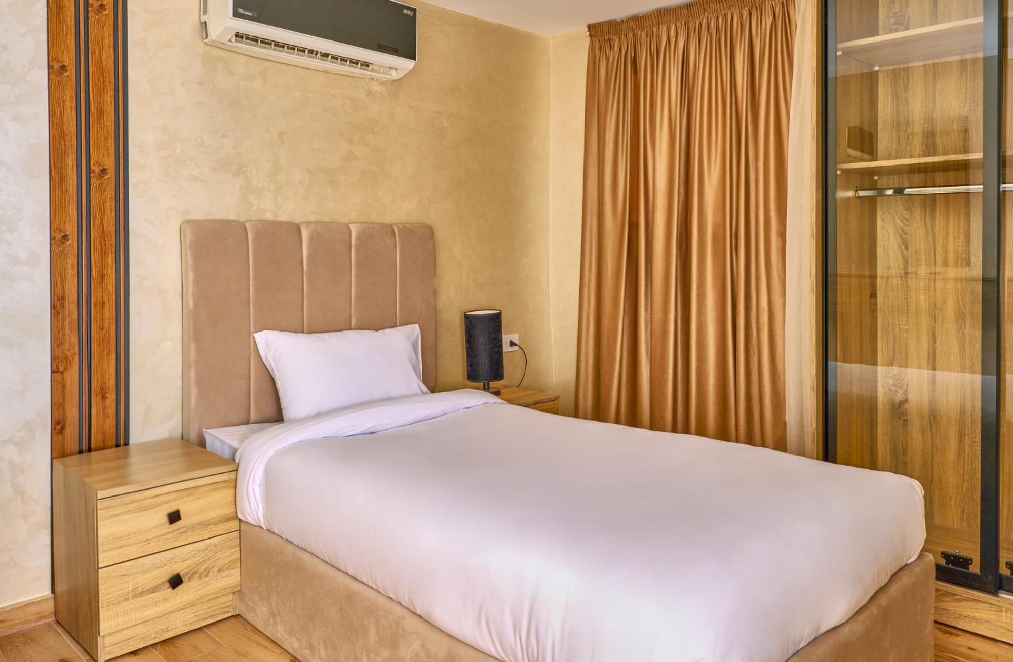 Cleopatra Tower Pyramids View 3*